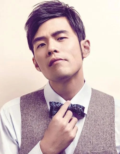 周杰伦被曝一晚三次违交规，周杰伦在大众眼里是个怎样的人？