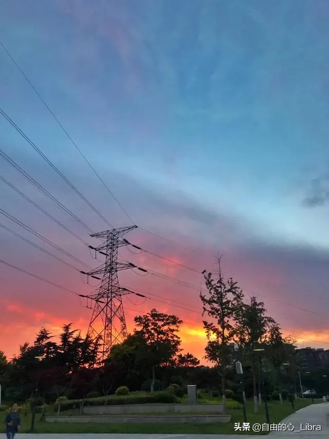 今年夏天你有拍到火烧云吗，可以分享一下吗？