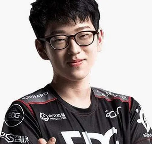 EDG中单scout是谁？