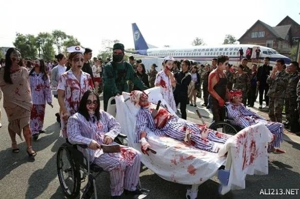 高校惊现恐怖黑暗料理 麻辣人脑、人眼 演绎极致恐怖