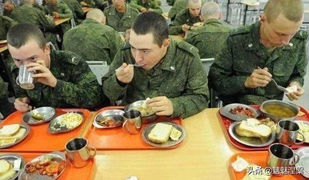 俄防长下令从俄乌边境撤军却留装备,认怂,还是普京也玩空城计?