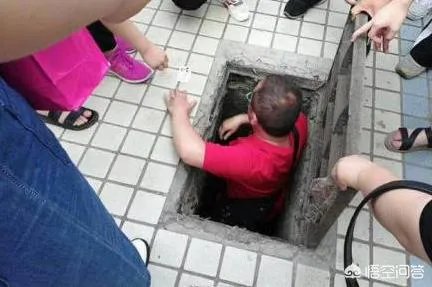 河南一考生入场前身份证掉下水井盖里,老师直接跳了下去取回身份证,你怎么看?