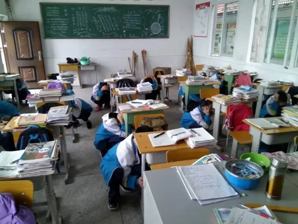 雅安再次发生强烈地震，造成当地震感强烈，这还是当年的余震吗？