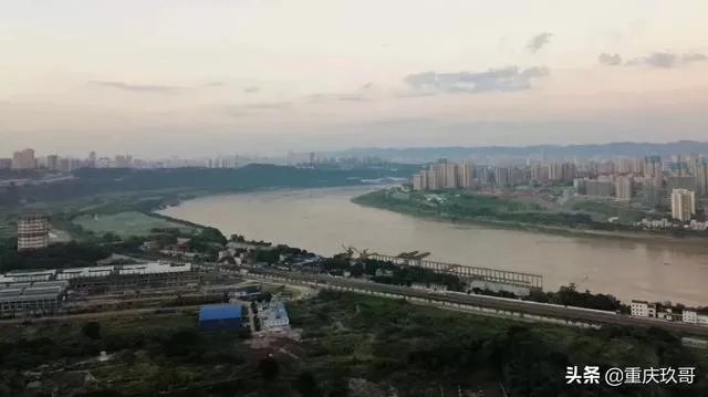 买的二手房户型不好，但是是学区房，卖掉换个好户型合适吗？