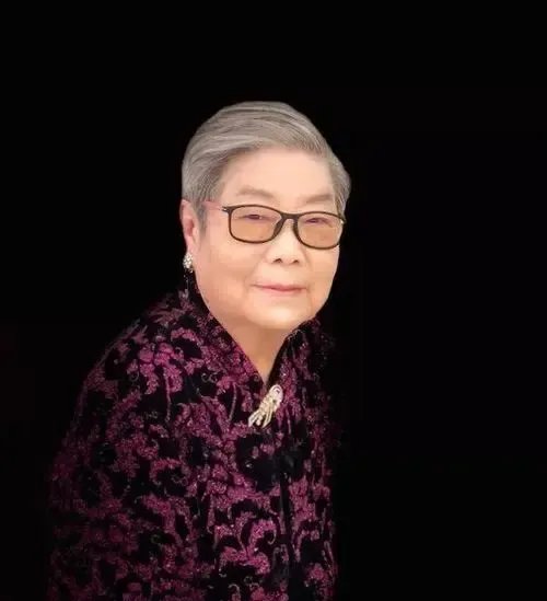 著名老旦表演艺术家李鸣岩去世，她生前在表演界有多大造诣？