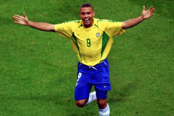 巴西足球史上十大前锋,卡卡与内马尔谁的成就和地位更高？