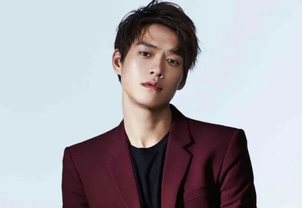 魏大勋被拍深夜前往杨幂住所，两人是否好事将近？