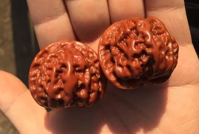 如何挑选文玩核桃？