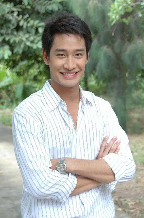 电视剧《妒海》男主角是谁？