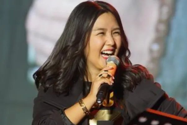 何洁十大热门歌曲排行榜：《小永远》上榜，第三催人泪下