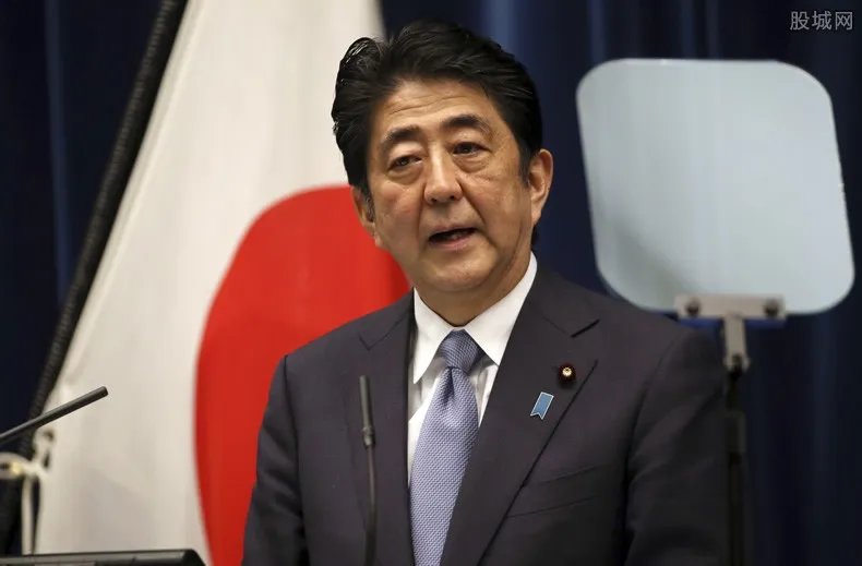 日本首相安倍在任多久 得了什么病才会选择辞职的？