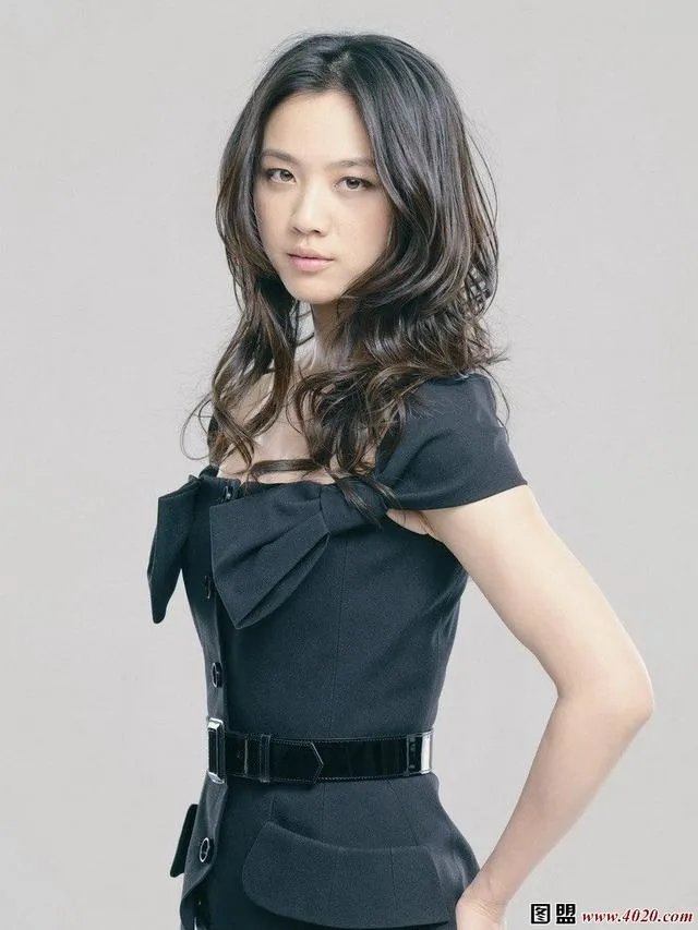 有哪些明星接地气不修边幅吃路边摊被抓包?