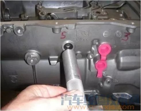 自动变速箱阀体总成拆卸与安装（教程图解）