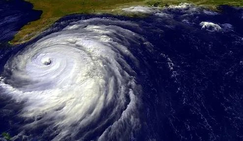 特朗普所说的,使用核弹来阻止飓风登陆的做法真的可行吗?