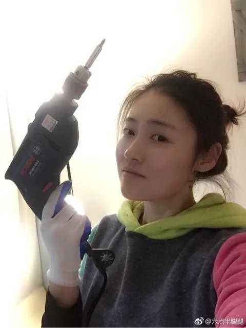 陈翔六点半腿腿发生了什么事？听说她去世了，真的假的？