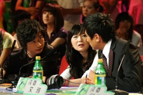 2009绝对唱响完美谢幕 人气美女选手引“争议”