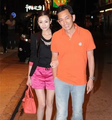 吴启华老婆石洋子曝光 吴启华石洋子举行荧屏婚礼