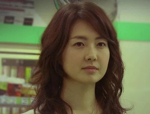 韩国女星李瑶媛整容前后照 完美脸蛋惹粉丝称赞