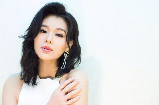 胡杏儿因不当言论翻车，多年来的好人缘不复存在，言行真的很重要，啥情况？