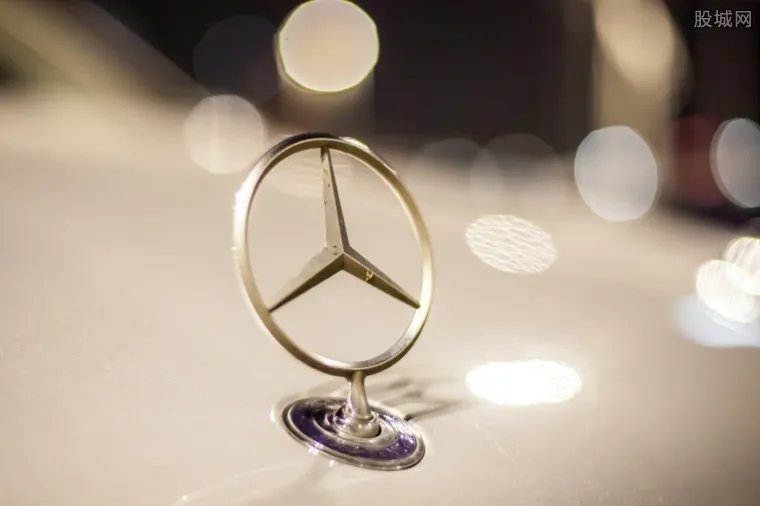 新购奔驰发现维修 花46万买豪车竟是事故车