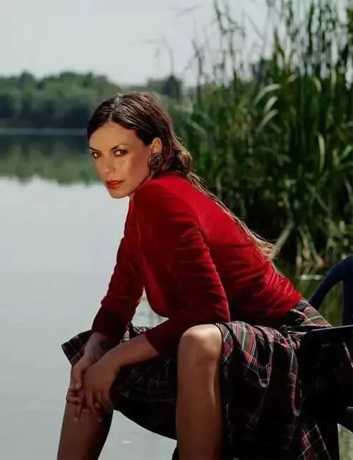 长时间晒太阳穿什么颜色的衣服防晒效果更好 蚂蚁庄园每日一题