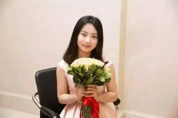 中国女教师独自出游日本失联，日本方面应该做什么？