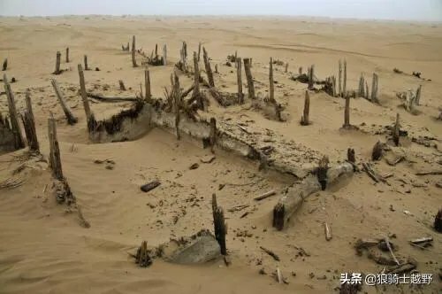 新疆塔克拉玛干沙漠能去旅游吗?