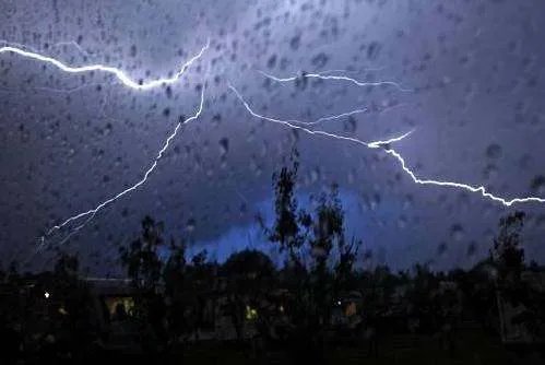 四川冕宁特大暴雨已致16人遇难,面对暴雨如何预防?