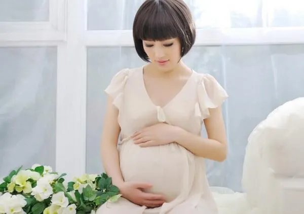 郑州怀八胞胎女子年仅18岁，她的身体是否足以让她同时养育这么多孩子？