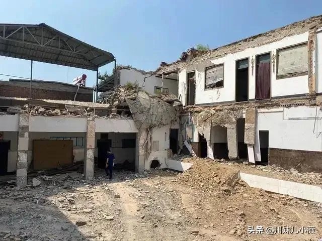 山西坍塌饭店在十多年间加盖或扩建了五六次,对此怎么看?