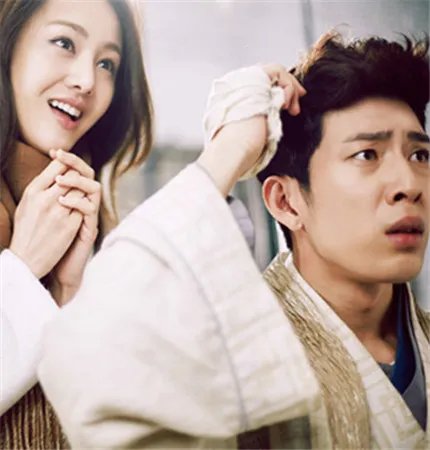 郑爽井柏然相爱穿梭千年甜蜜相吻 发布会现场互喂冰淇淋