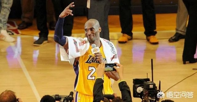 今天是科比球衣退役一周年，你们想他吗？