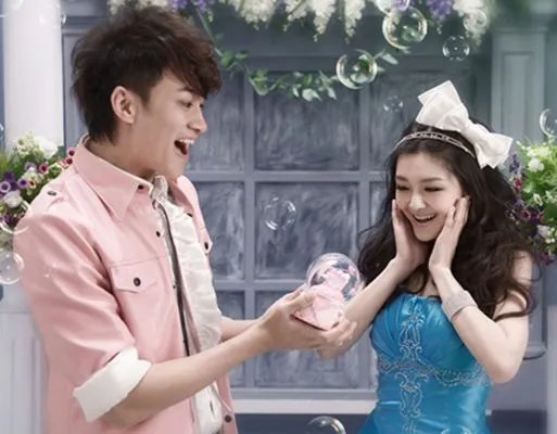 《泡沫之夏》大s何润东吻戏图曝光   默契齐挺黄晓明