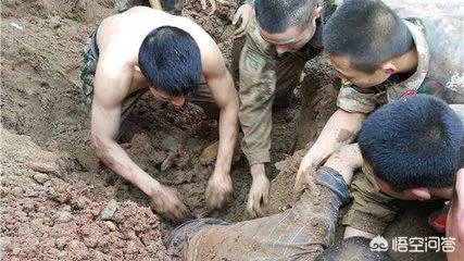 四川南充两名工人遇塌方被掩埋，被武警徒手刨土救出后怎么样了？