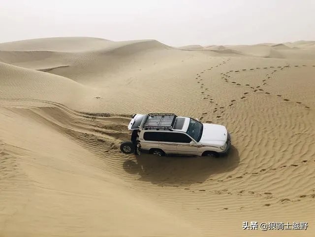 新疆塔克拉玛干沙漠能去旅游吗?