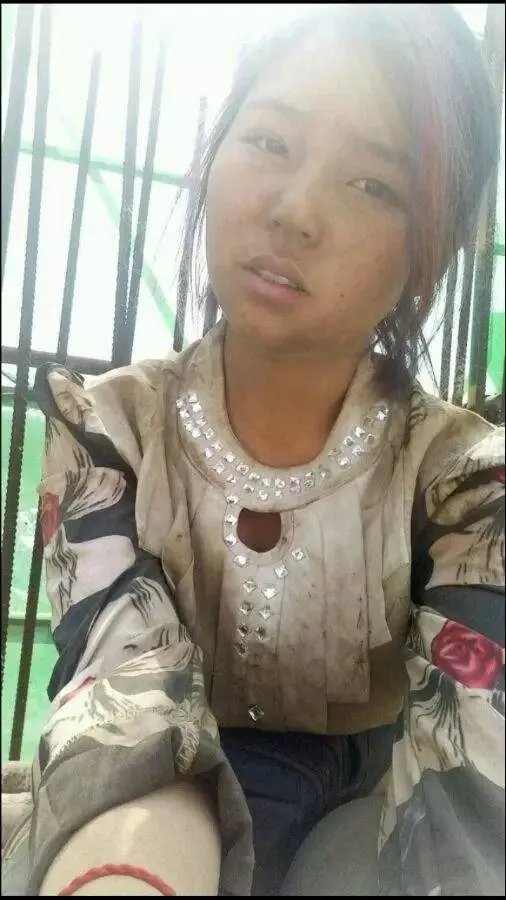 这位20岁工地女孩自拍，震惊了所有男人！！