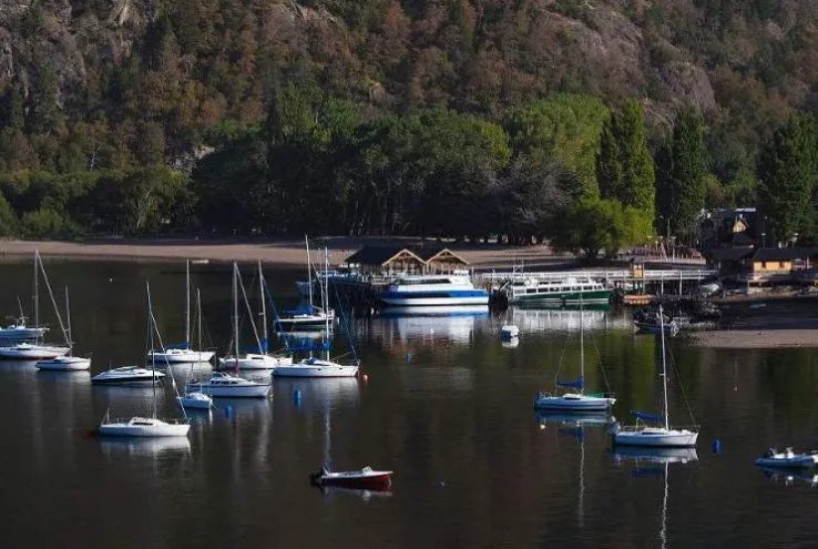 全球五大最深湖泊排行榜 贝加尔湖位列榜首，最深处达1680米