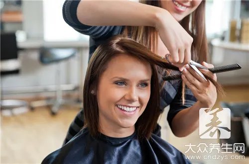 简单的梳头方法大全?