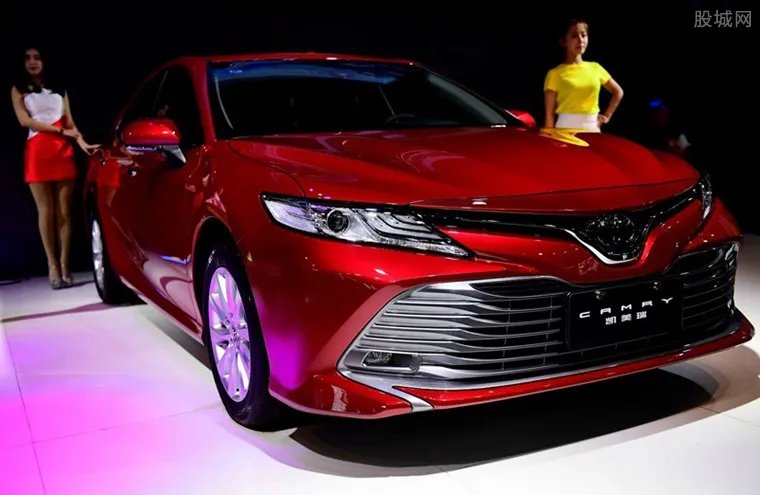 全新凯美瑞2018款大概多少钱 凯美瑞报价及图片