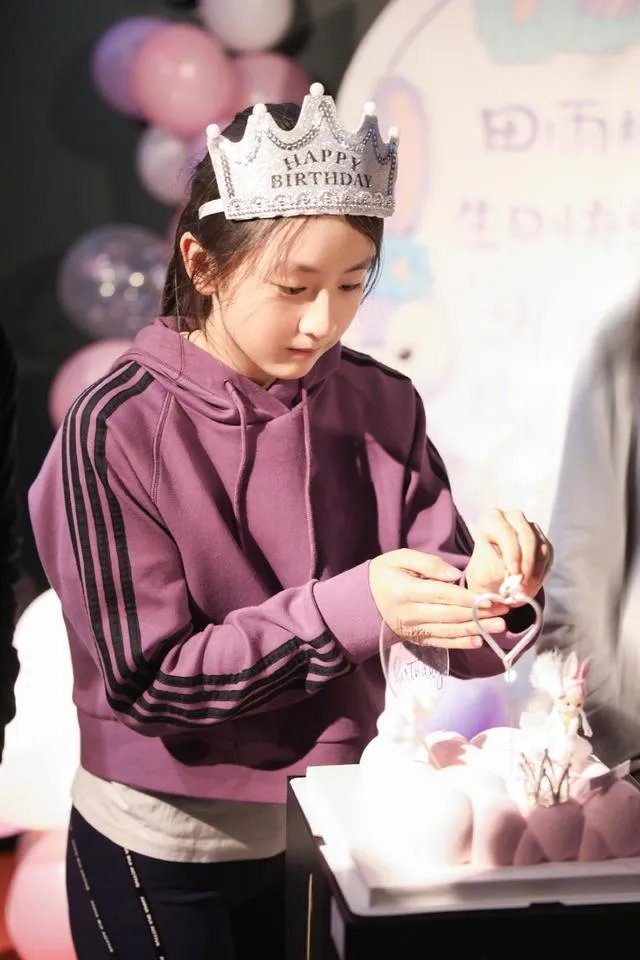 叶一茜13岁女儿庆生,田雨橙身高直逼爸爸,你羡慕了吗?