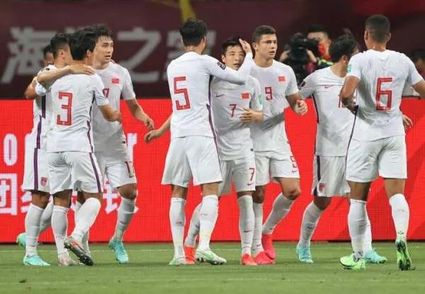 国足0-3不敌澳大利亚，你如何看待此事？