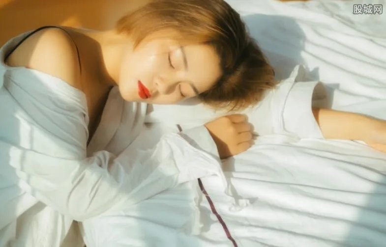 中国4000年第一美女 90后小美女素颜令人窒息