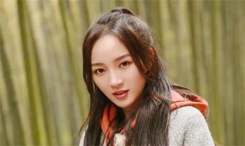 孟佳新歌封面被指抄袭，她的公司有什么回应？