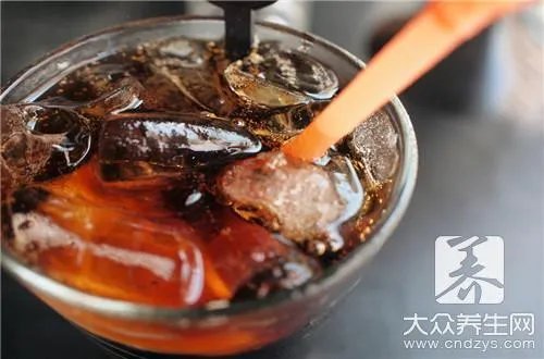 可乐和薄荷糖一起吃吗?