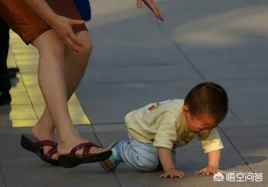 四川一岁幼童被生父扔下六楼死亡，据说是因为孩子生父被父母指责没用，这事你怎么看？
