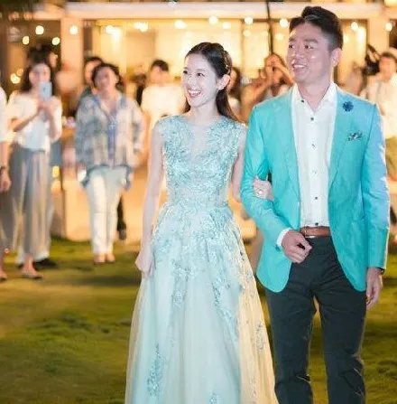 章泽天婚礼图片唯美浪漫 奶茶妹终于与刘强东修成正果