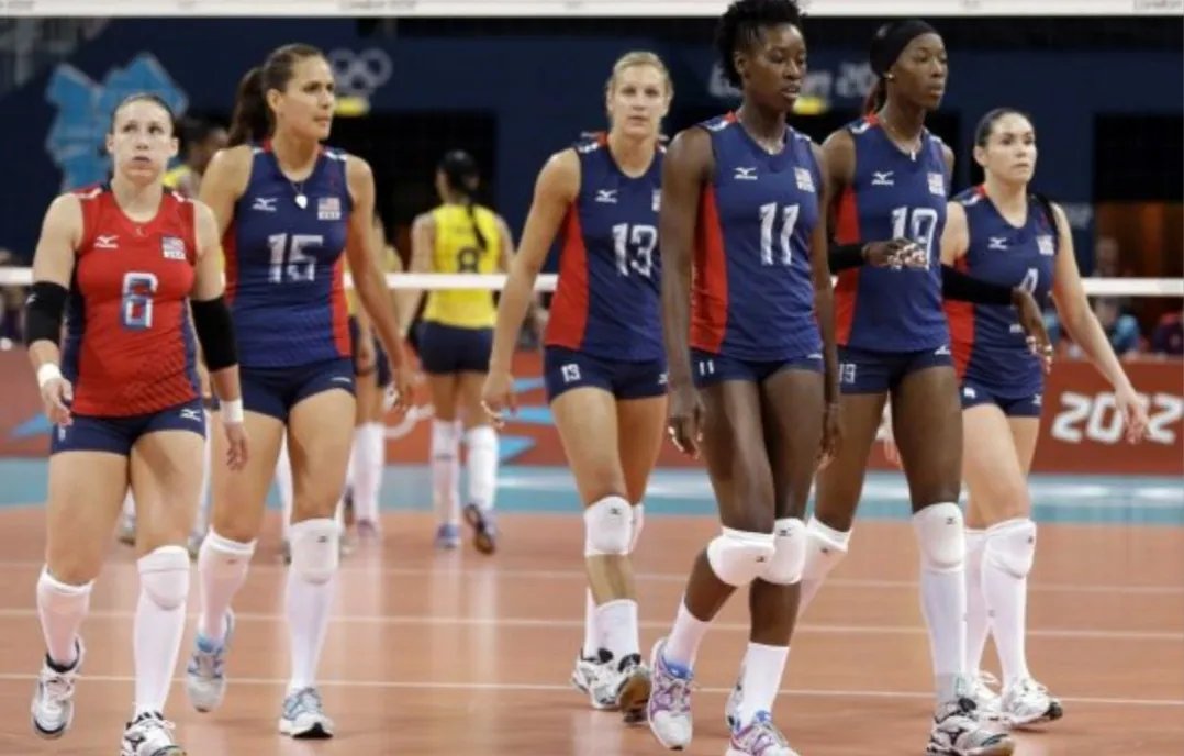 美国女排3比1力挫巴西不败，赛场上出现了哪些精彩瞬间？