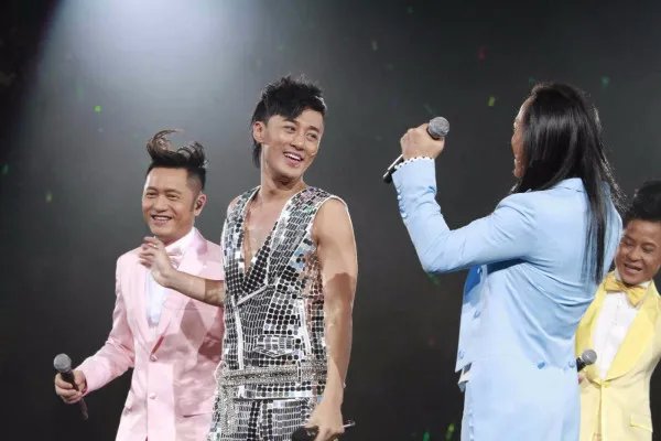 林峯张馨月宣布结婚跨年晚会