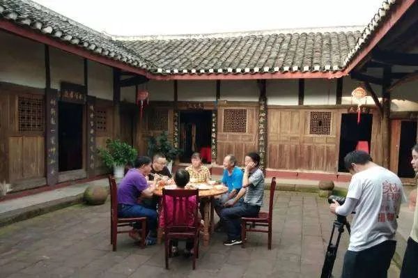 四川电视台为不当画面道歉，这对报道的记者产生什么影响？