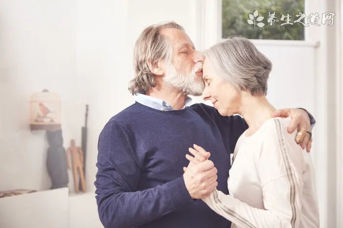 雅顿金胶新版和老版哪个好？雅顿金胶新版和老版区别